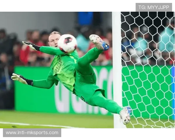 半场：斯特拉斯堡1-1巴黎，萨福诺夫扑点，杜埃与马尤卢破门