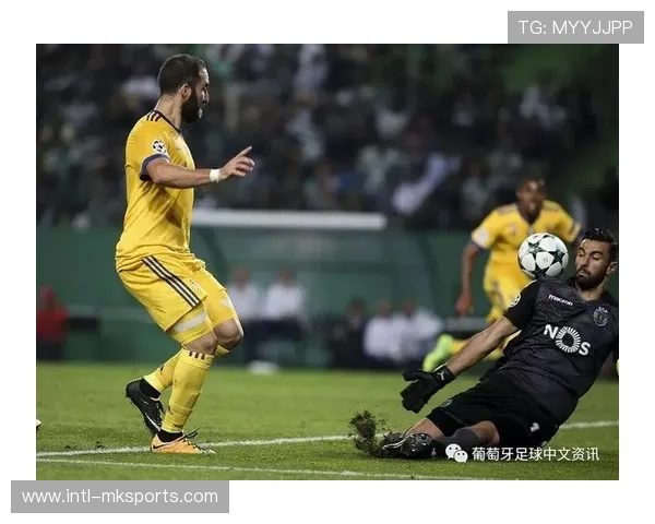 欧冠比赛用球植入传感器，实时采集数据辅助裁判越位判罚